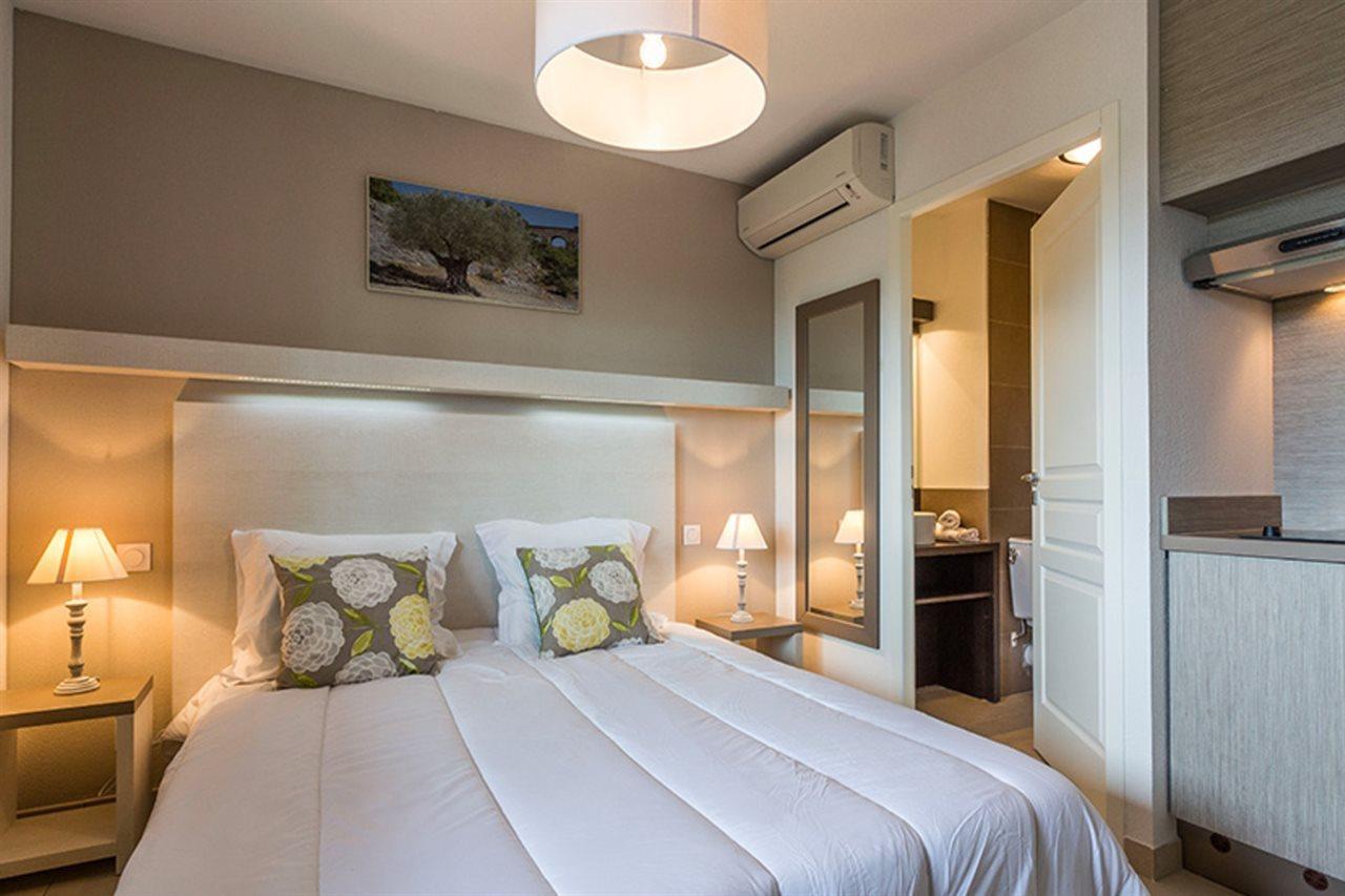 Residhotel Residence Pont Du Gard Remoulins Bagian luar foto
