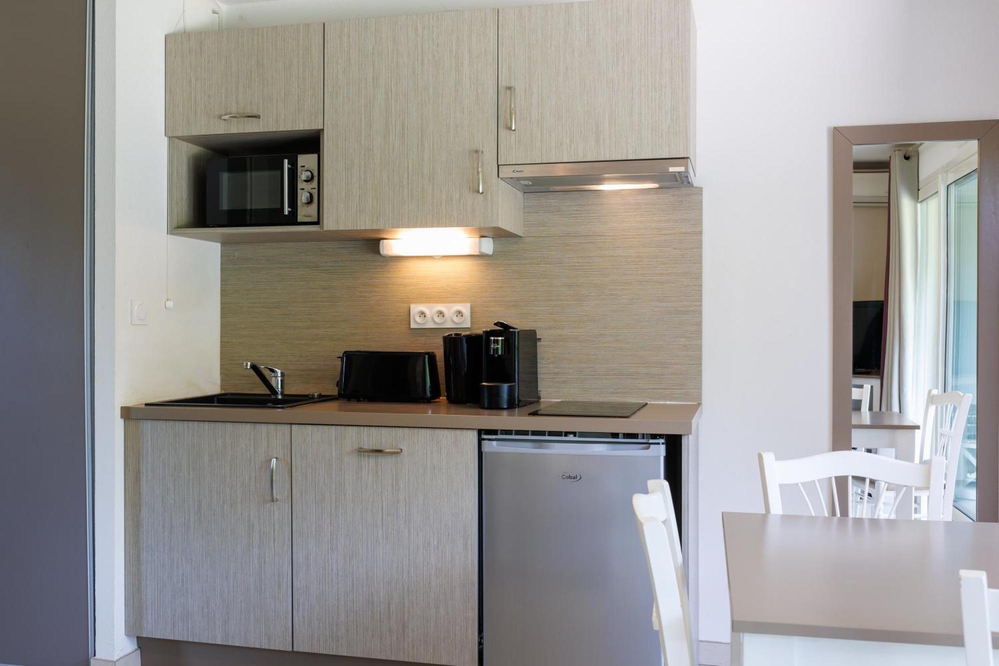 Residhotel Residence Pont Du Gard Remoulins Bagian luar foto