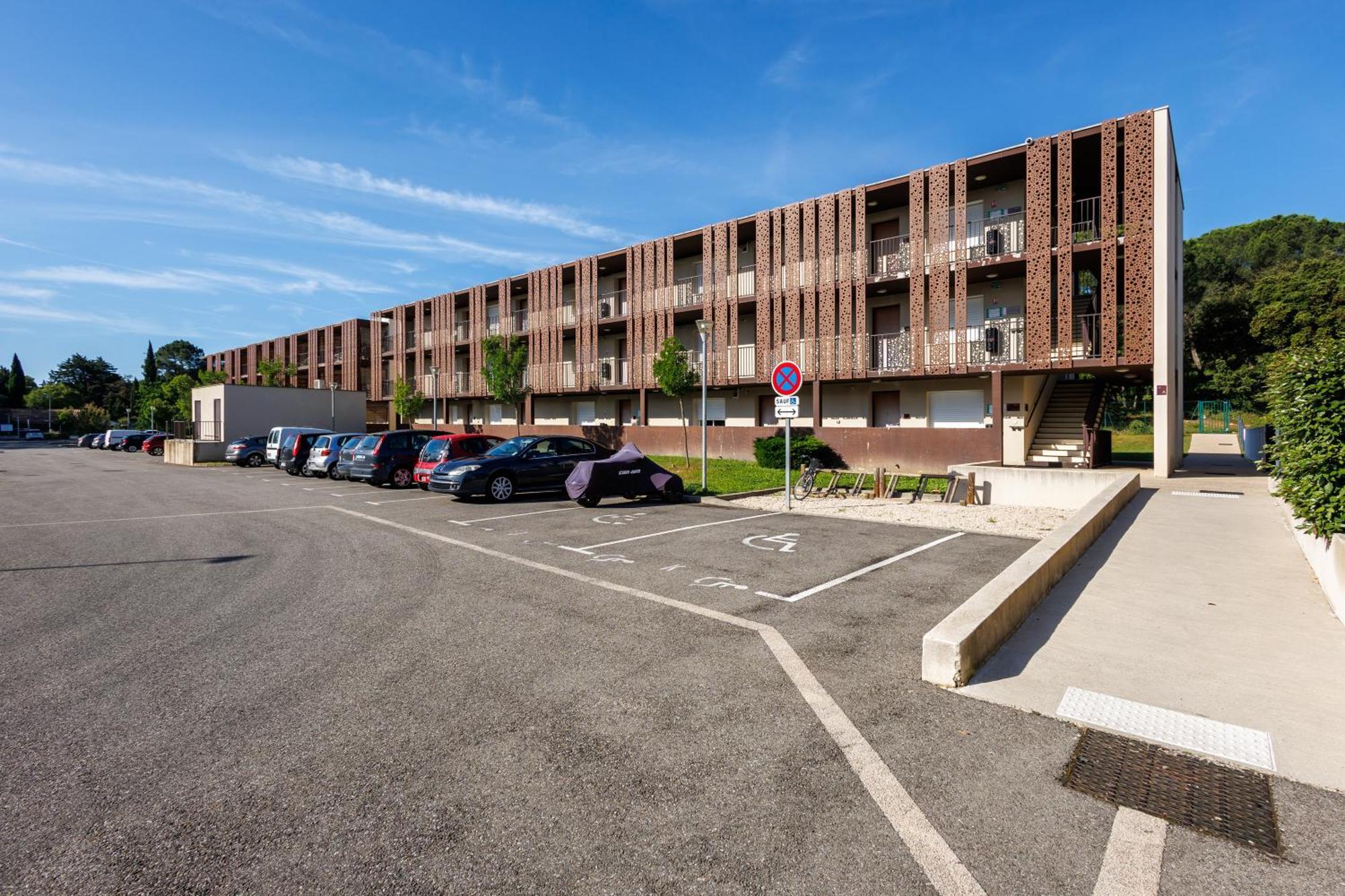 Residhotel Residence Pont Du Gard Remoulins Bagian luar foto