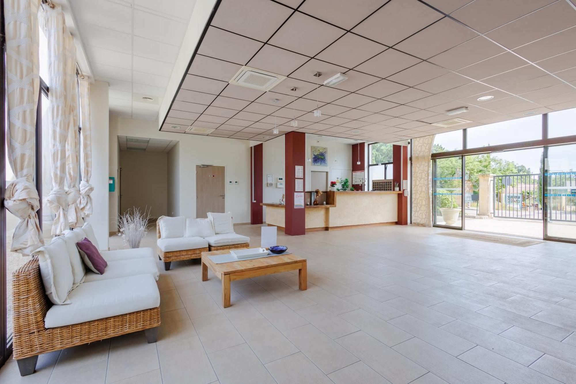 Residhotel Residence Pont Du Gard Remoulins Bagian luar foto