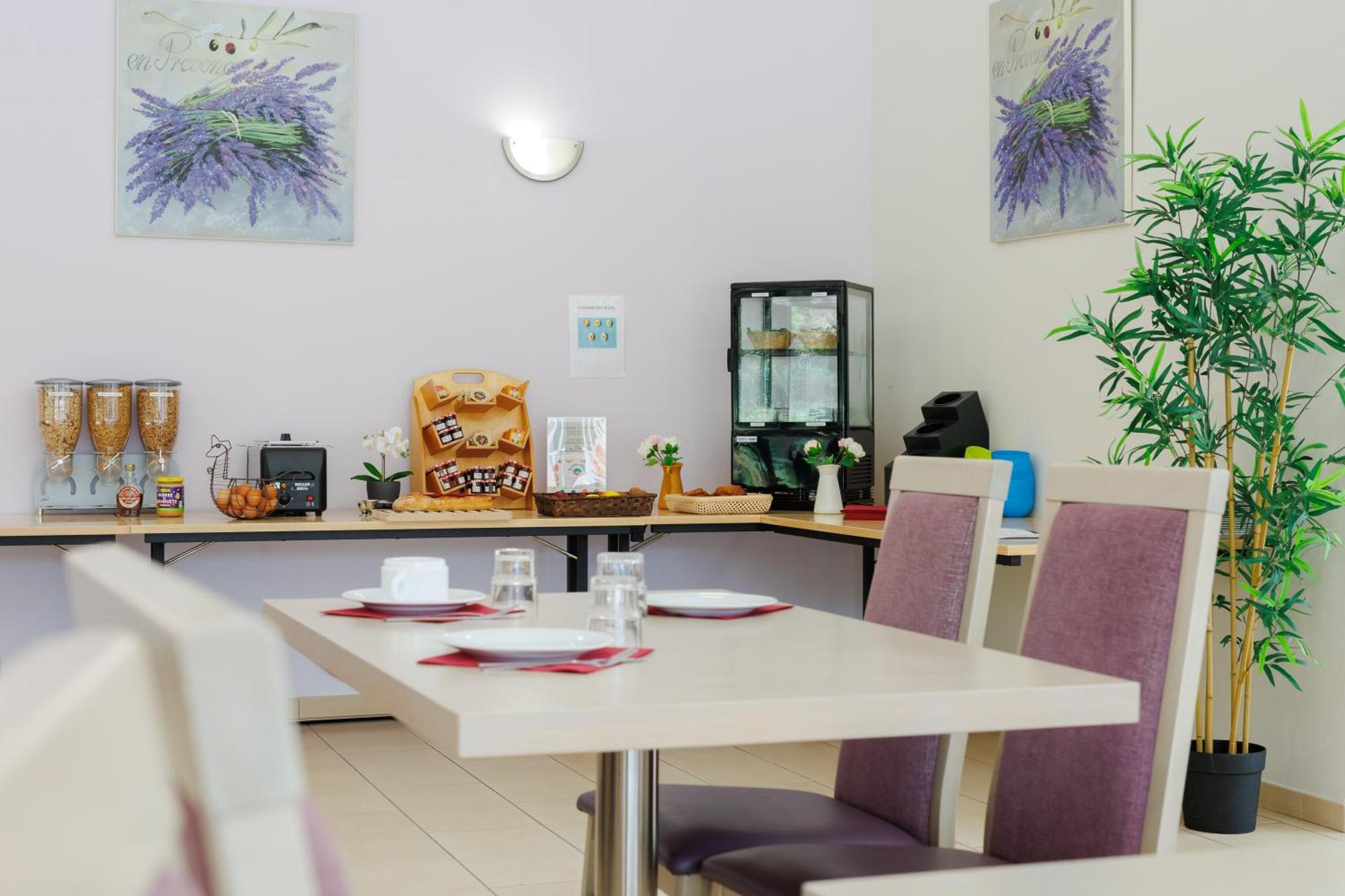 Residhotel Residence Pont Du Gard Remoulins Bagian luar foto