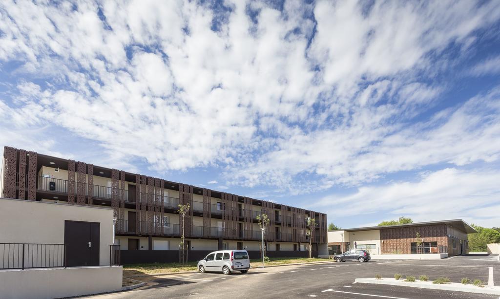 Residhotel Residence Pont Du Gard Remoulins Bagian luar foto
