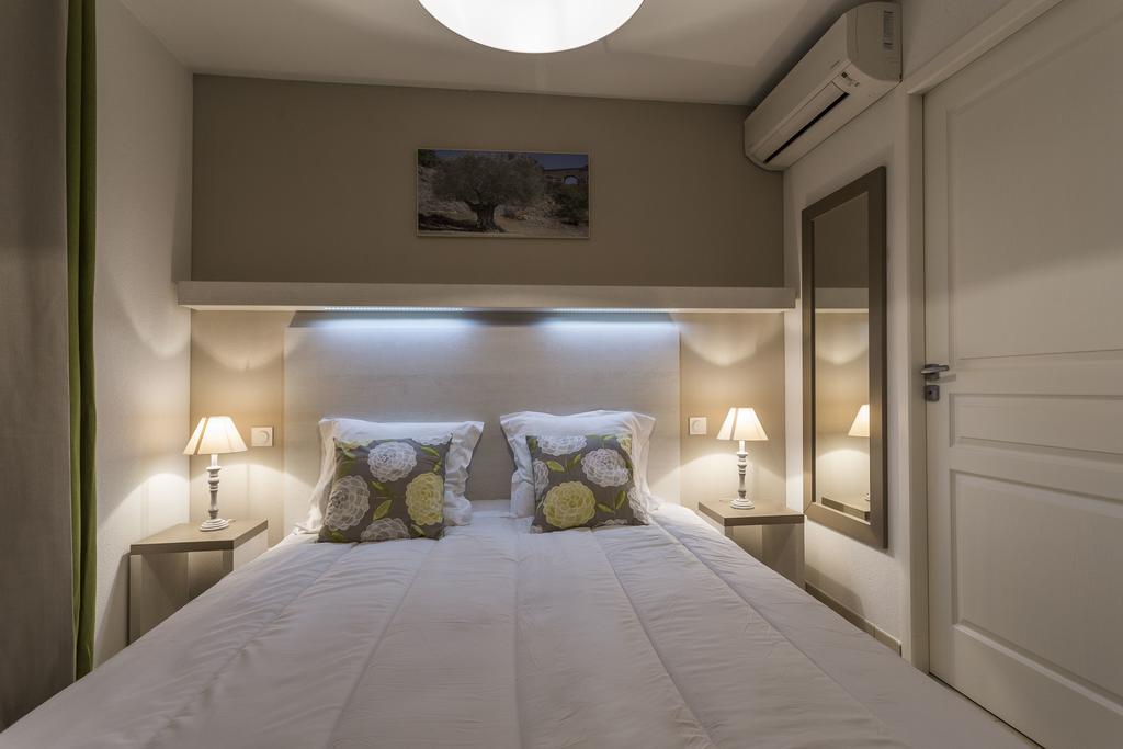 Residhotel Residence Pont Du Gard Remoulins Bagian luar foto