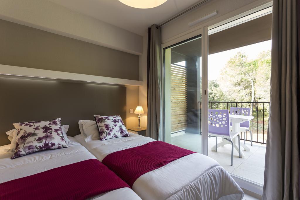 Residhotel Residence Pont Du Gard Remoulins Bagian luar foto